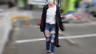 【無修正】ネイリストのギャル・パンツ脱いだら糸引く敏感まんこに中出し