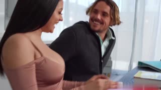 学长受不了两骚学妹的诱惑激情大战最后颜射