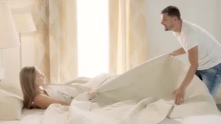 颜值很漂亮的温柔美女丝袜睡衣挡不住一看就鸡动想操作品 大长腿好身材极品肉肉搞穴尤物真是女神啊