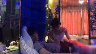 文青正妹爱正浓 打炮遭盗摄流出 第十八部~酒店与大屌学长激啪影片流出!