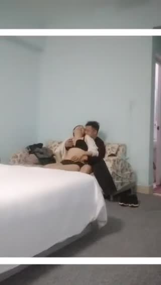 酒店500元约炮美白少妇兼职妹吹箫各种姿势啪啪