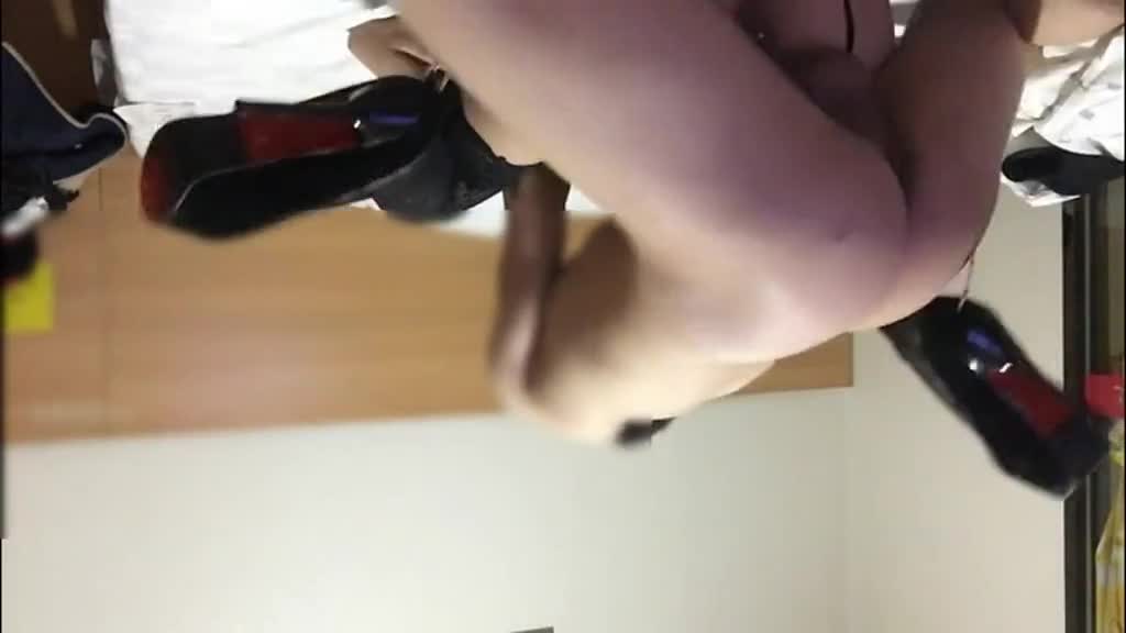 [时事跟上!]据传直播和17岁少女猥亵性爱赚近千万却遭逮影片流出! (一)