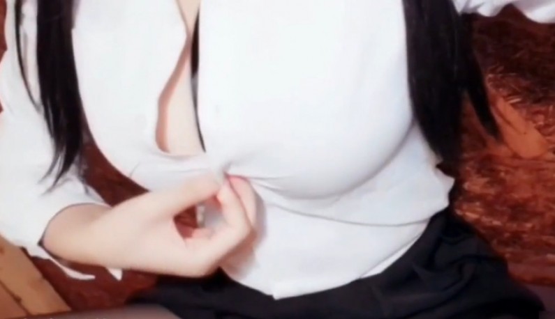 不小心操得太力，把妹妹给操哭了Q