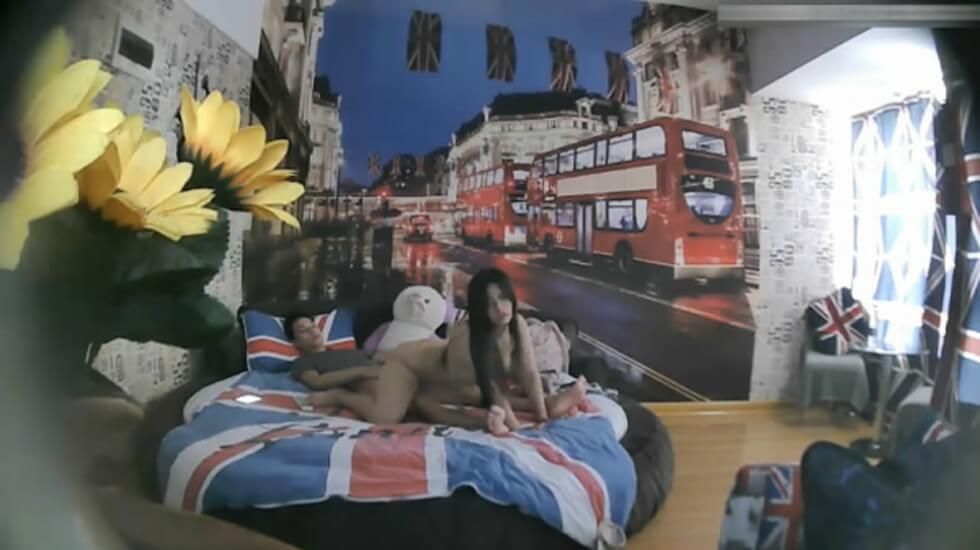 气质大学生妹子摸摸赚外快