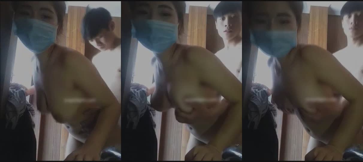 大奶妹和小伙在公厕里直播啪啪 有人来了也不怕