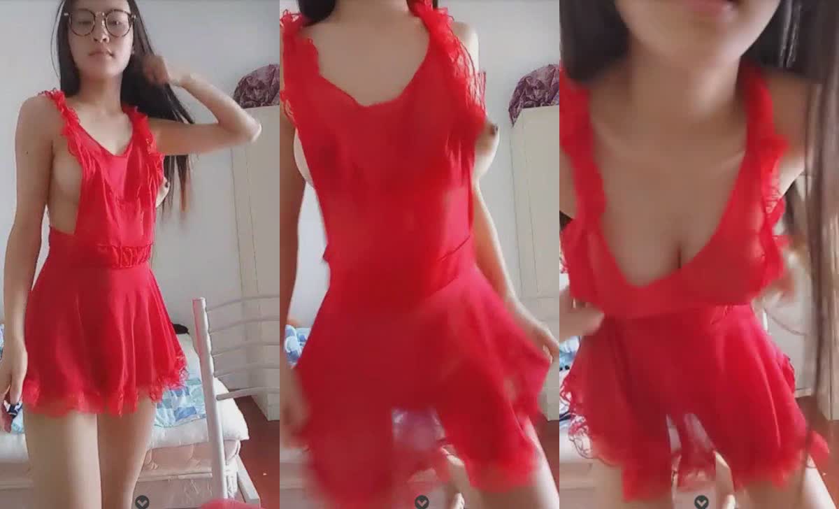 身材超好的大胸眼镜妹直播艳舞诱惑自慰大秀 阴毛浓密性欲旺