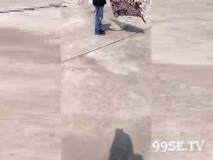 网红主播在楼顶诱惑哥哥啪啪