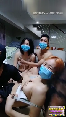 人来疯的面罩男第一次直播就想玩坏正妹! 在爹爹们的鼓噪下菊花跟屄都被屌塞满啦!