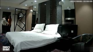 [酒店偷拍] 网友想3P~长发妞不同意只好负气离开~乖乖玩2P摇杆~直挺挺的磨豆浆~