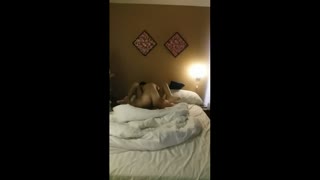 某平台2名学生酒店直播3p大秀