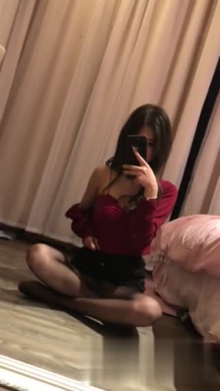 [黑丝袜的诱惑] 杨晨晨超性感镜前挑逗自拍~半裸的酥胸让人遐想无比~