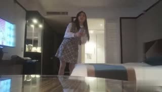 丰满小姐姐看不起我年纪小，只好用我的大棒子教训她，最让不得不说出~“你怎么可以搞这么久阿~~~”