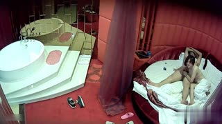 [酒店偷拍] “副总不要~那边不行！”女企划被策划开房~为了生意只好逢场作戏~肏到高潮!!