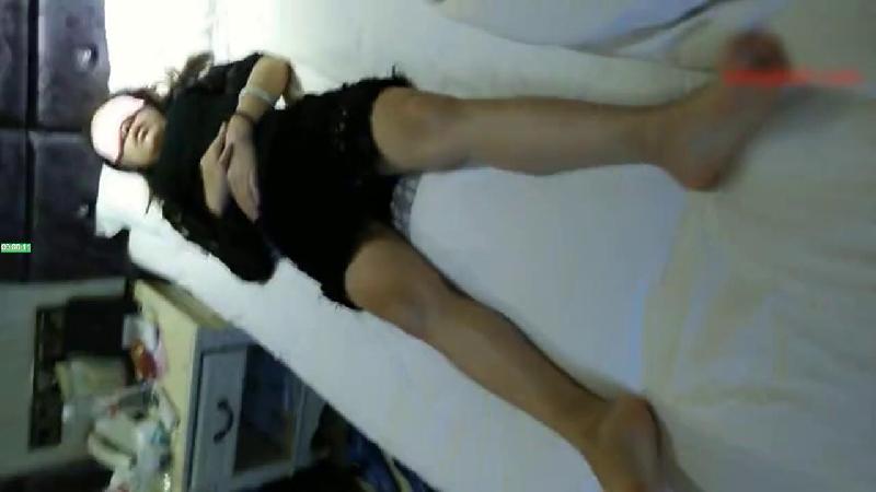 真實自拍私藏作品,很有味道的一個氣質少婦被情人弄暈後邀請朋友一起玩,2人輪流操狠..大陸去浮水印國語