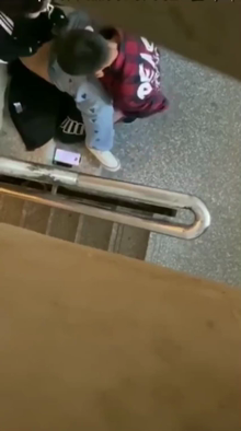 【网曝门】铁岭某技校教学楼走廊事件！现在的孩子太会玩了！