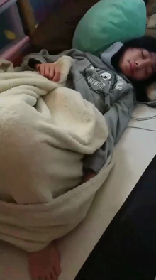 【父女乱伦】单亲女孩成为亲生父亲肉体伴侣，10月31日最新流出