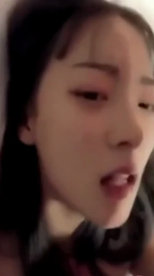 【网曝门】知名贴吧吧主草莓妹与纹身男友激情啪啪自拍不慎流出冲刺操软妹纸胡言