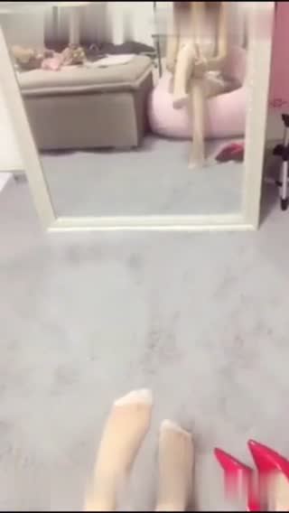 跟嫂子在租屋处无炮抽肏～在镜子前面自拍太淫荡就忍不住中出她！