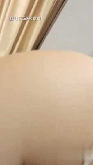 丰满肥臀巨乳妹子和炮友酒店啪啪，白嫩屁屁翘高高等著哥哥猛烈插！