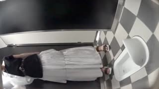 公共蹲厕全景偷拍