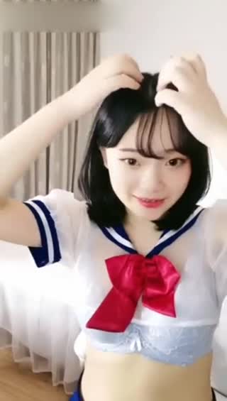 妹子小尺度诱惑 情趣学生透视装椅子上漏奶自慰