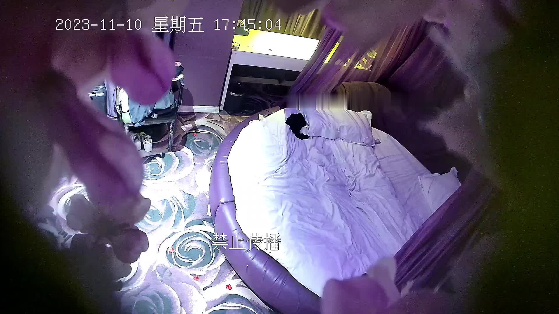 2023-11-10新流出情趣酒店偷拍❤️眼镜美乳御姐和炮友开房激情不知道发现了什么尖叫说好变态啊