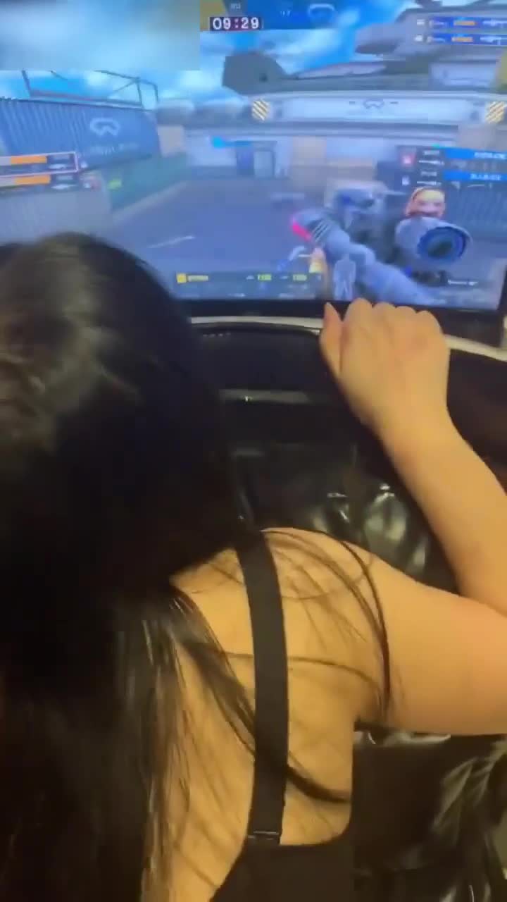 ⭐淫声荡语⭐被哥哥骑着狂操，哥哥真的好厉害，无套抽查的好爽，叫声隔壁都听见了，边打游戏边被大鸡巴哥哥啪啪