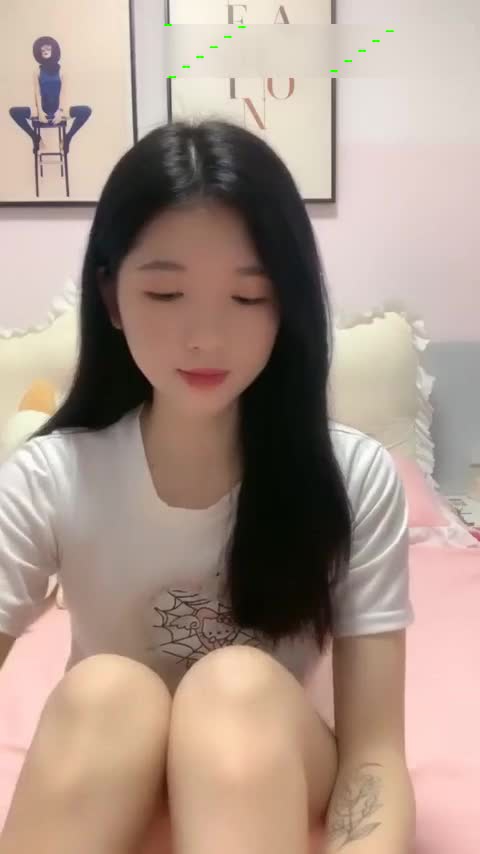 文静乖巧小姐姐！收费房小秀一波！脱下内裤美臀肥穴，掰穴特写，极品肥臀很是诱人 - 国产自拍