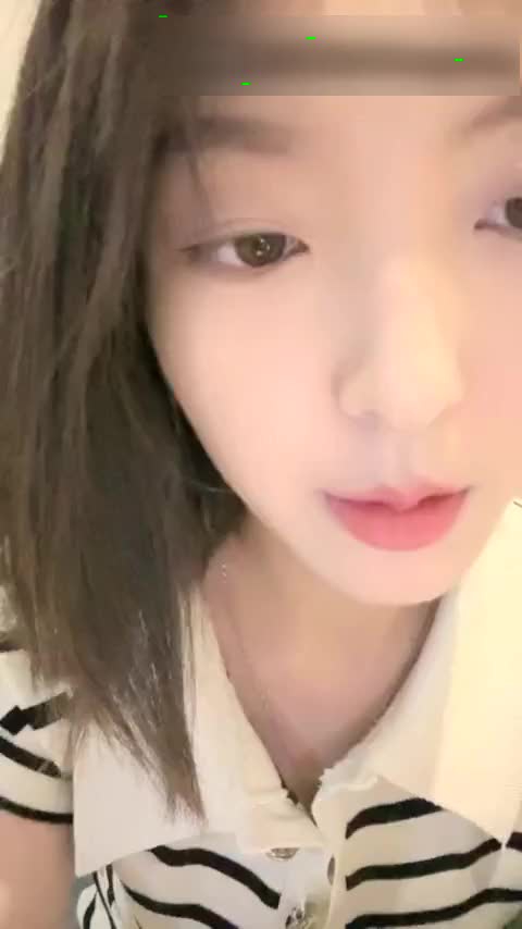 04年艺校妹妹！短发甜美颜值超顶！换上透视情趣装，酒店独自诱惑，翘起美臀扒开