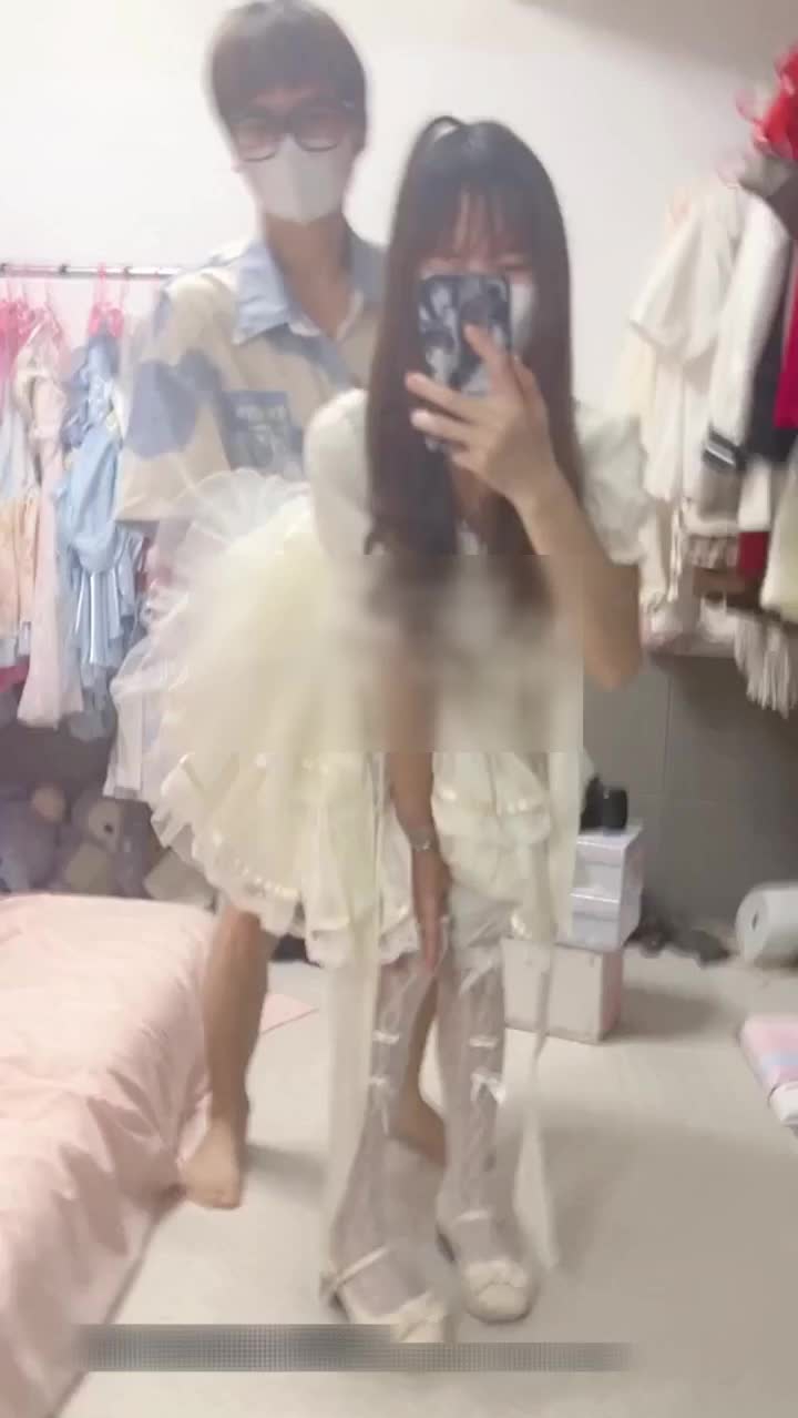 ⚡淫欲反差美少女⚡白丝lo鞋 香甜白嫩萝莉美少女 翻起裙子直接草 如玉般的身体！酥到骨头里，乖乖女私下超级反差