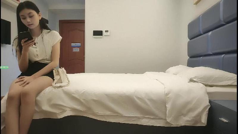 小馬、尋花齊逼短褲修長美腿外圍小姐姐鏡頭前深喉口交扶著細腰后入撞擊上位騎乘大力猛