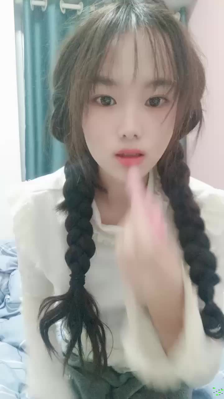 推荐，G奶大学生，奶子好漂亮，【大白兔糖糖】，白花花的少女肉体，居然还是个一线天馒头逼2