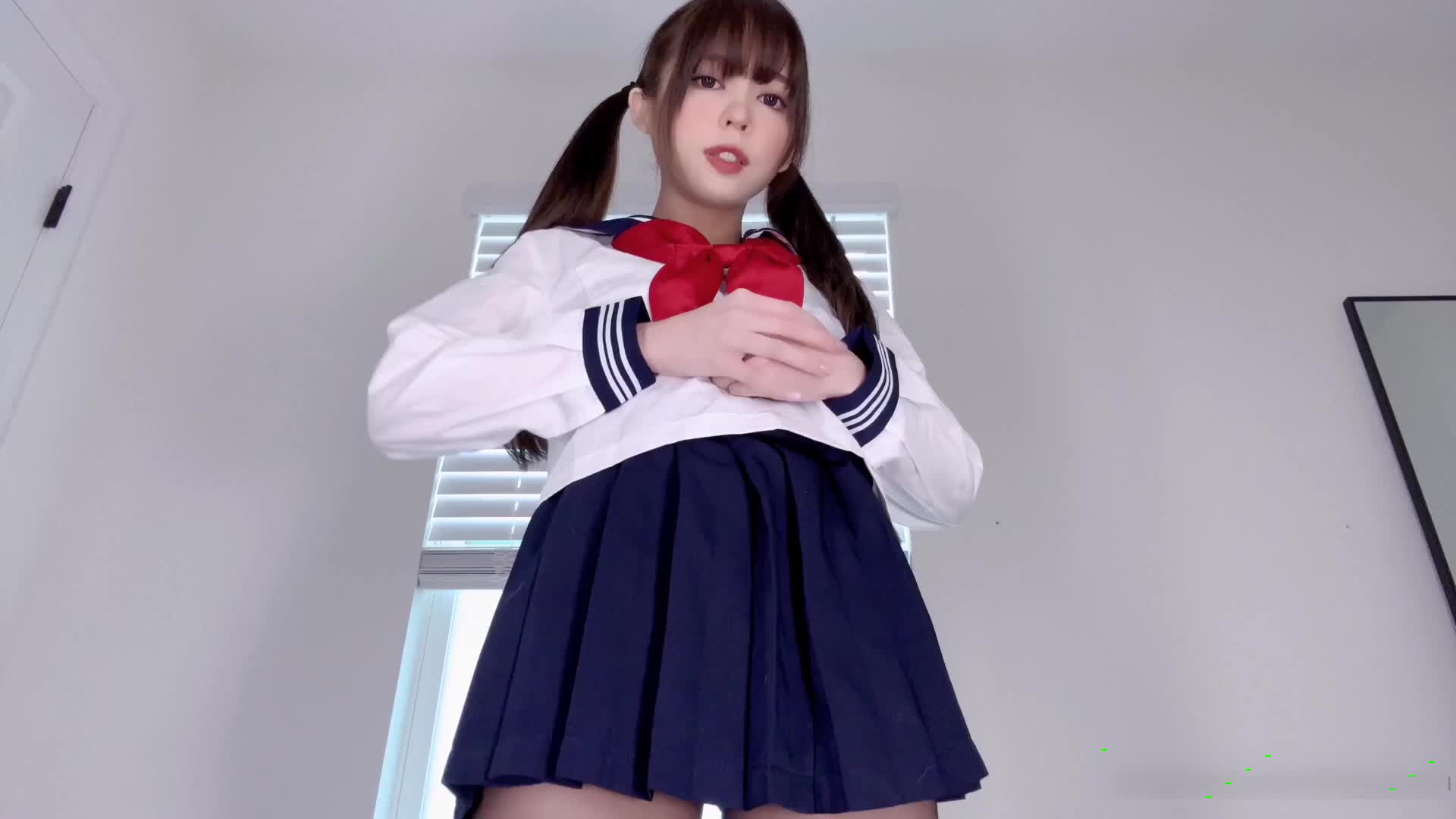 ⚫️⚫️最新4月震撼！OF甜美可爱清纯风博主【绯红小猫】露脸私拍③，各种大号道具双洞疯狂紫薇1