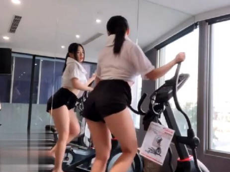 台灣 健身房大奶妹抓到偷拍客.反而跟他幹一炮