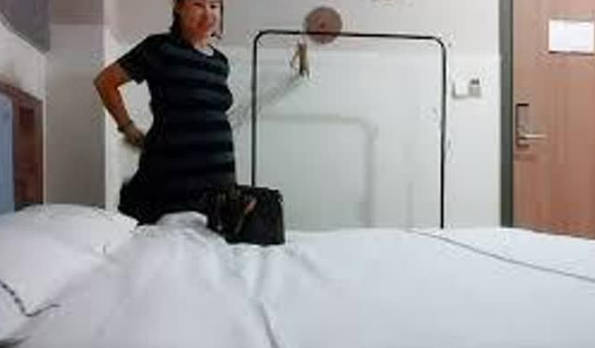 【老吃鸡大侦探】，深夜来酒店的姐姐，人骚服务好，床上被插就嗷嗷叫