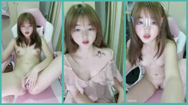 清纯系天花板甜美18无敌小萝莉水晶假屌深插全是白浆手指扣弄高潮出水小小年纪太骚了