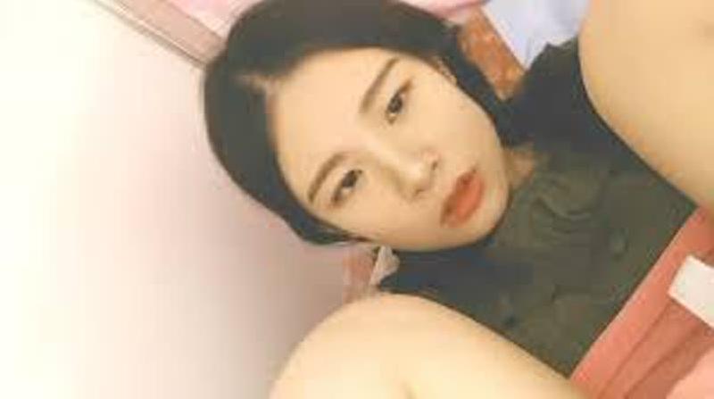 真实露脸大学生！在校极度反差学生妹拍片赚外快，紫薇放尿，姐妹在