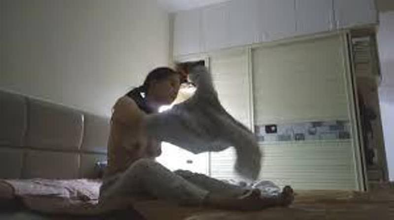 太刺激！还是別人的媳妇香，偸情良家少妇，老公出差自己当临时老公，掰开双腿跳蛋玩弄，呻吟销魂，对话