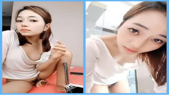 颜值不错的小少妇露脸激情大秀，逼里塞着炮击抽插，跟狼友撩骚互动脱光光，揉奶玩逼跳蛋自慰淫荡，浪叫不止