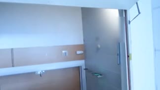 【国产馆】单纯清秀美女丝模诗蓝宾馆私拍摄影师让用丝袜套手上