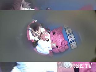 小旅馆情趣房偷拍一对文化范的技术控情侣